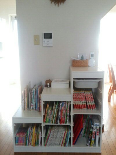 IKEAのトロファスト　棚板を入れ、「おもちゃ収納」から「本棚」へ