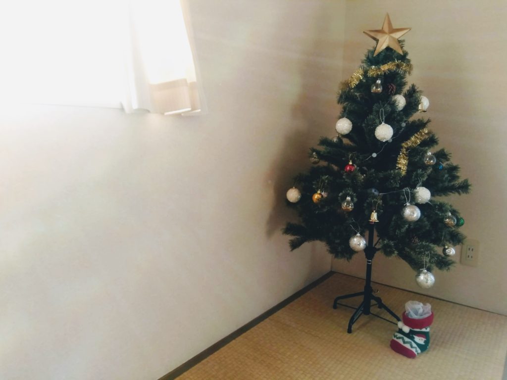 和室にクリスマスツリー