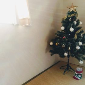 和室にクリスマスツリー